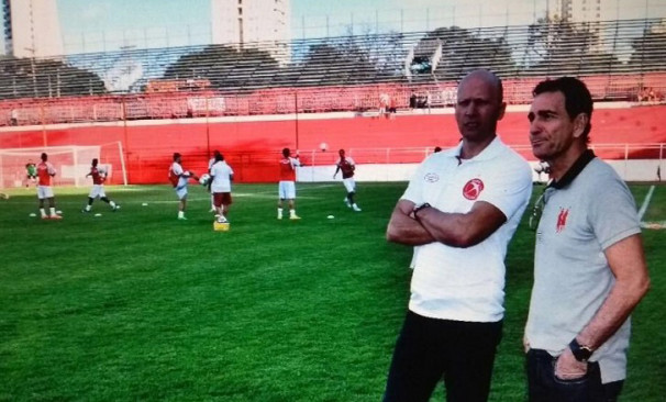 Ricardo em seu último trabalho, na Sul-Americana em 2015, com o amigo Omar Feitosa, atual preparador físico do Palmeiras