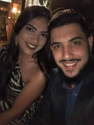 Hugo Alves de Freitas aniversariante do dia 24 com a esposa Fernanda 
