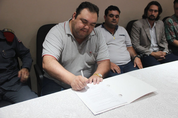 Assinatura ocorreu durante o 1º Seminário de Proteção e Defesa Civil