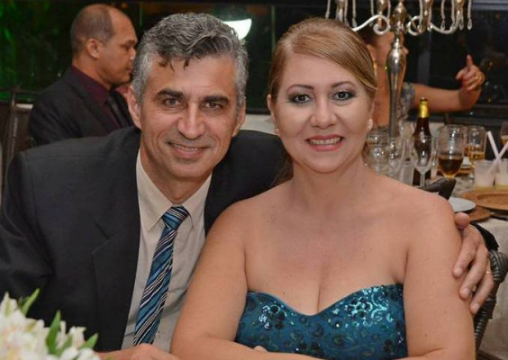 Júlio César Santos Vieira aniversariante do dia 27 com a esposa Shirley Ferreira Vieira