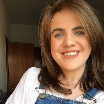 Larissa Ayres Scaglirini Alves aniversariante do dia 12