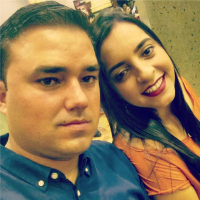 Morena Borges Santos aniversariante do dia 23 com esposo Leonardo Corsino Resend