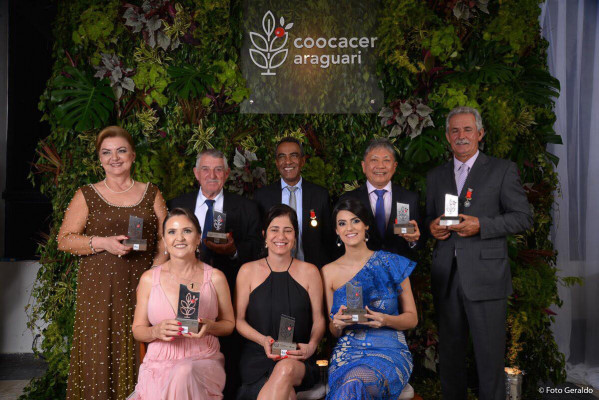 COOCACER – completa seus 25 anos de existência com calendário comemorativo e majestosa noite de celebração, ocasião em que foi entregue a premiação da 3ª edição do Concurso de Cafés e Qualidade “Viva a singularidade” que teve este ano 3 mulheres na gloriosa final.  Crédito: Henrique Vieira 