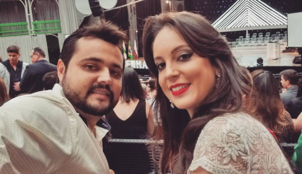 Cleuber Medeiros, aniversariante do dia 28, ao lado da esposa Keila