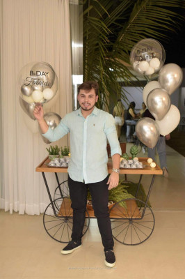  Em tempos, festejos para o badalado “Hair Stylist” Fabrício Cunha, que na segunda-feira, 14, estreou idade nova. A comemoração aconteceu no sábado, 12, com requintada festa para seletos convidados. Créditos : Pedro Fonseca