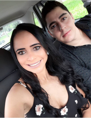 Jessica Nayara aniversariante de hoje ao lado do noivo Paulo Sergio