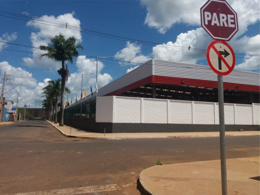 Para realizar alteração, agentes da secretaria de Trânsito realizam pesquisa com moradores