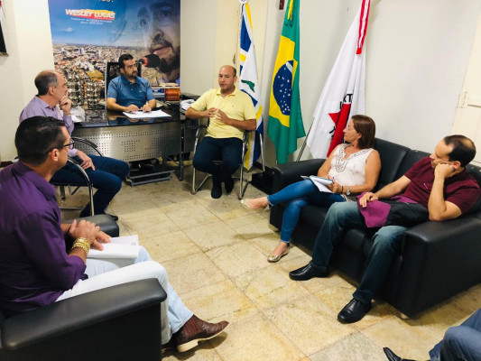 Vereadores solicitam providências a representantes da UPA a respeito de atendimento realizado no local 