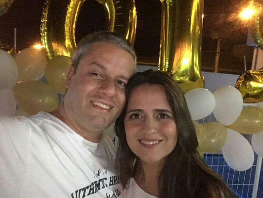 No aconchego da elegante residência o Procurador do Município Leonardo Henrique de Oliveira e sua Gleice Mara receberam amigos e brindaram em grande estilo a virada do novo ano.