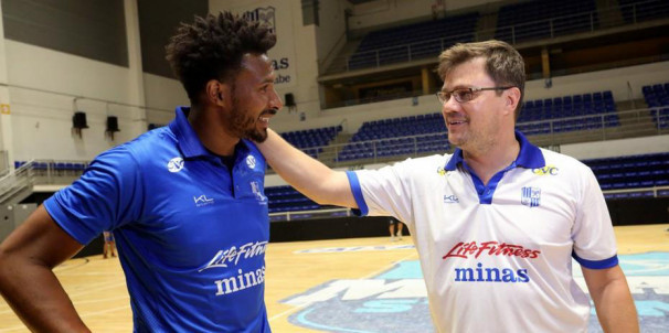 Jogador foi cestinha do time nas três primeiras partidas com a nova camisa