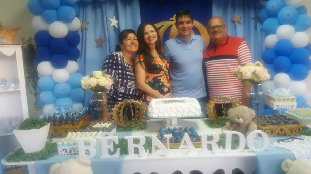 Os lindinhos Camila e Fabrício com os avós maternos do principezinho Bernardo!