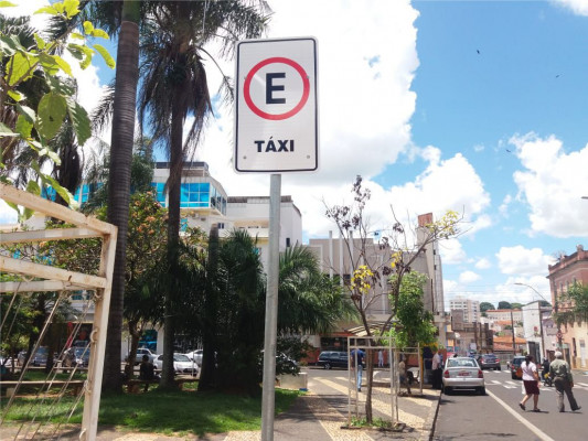 Preço bem abaixo do que é praticado afeta empresas de taxi legalizadas