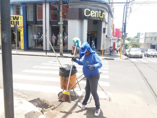 : Trabalho de limpeza começa pelo centro da cidade