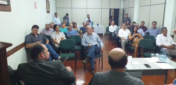 Chefe do Executivo participa de reunião na Acia sobre agência da Administração Fazendária de Araguari 