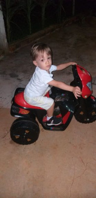 Carlos Eduardo Oliveira Resende (cadu) completa no dia de hoje seus 2 aninhos filho de Meirielle e Eduardo 