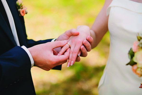 Mutirão é voltado para casais em união estável, que não possuem condições financeiras de regularizar o estado civil **Divulgação  