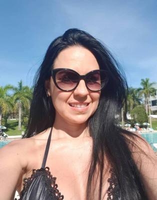 Sob a energia do Sol e bênçãos do Criador, bonitíssima Indianara Coimbra Estevão trocou idade na segunda-feira, 25.  Felicidades!