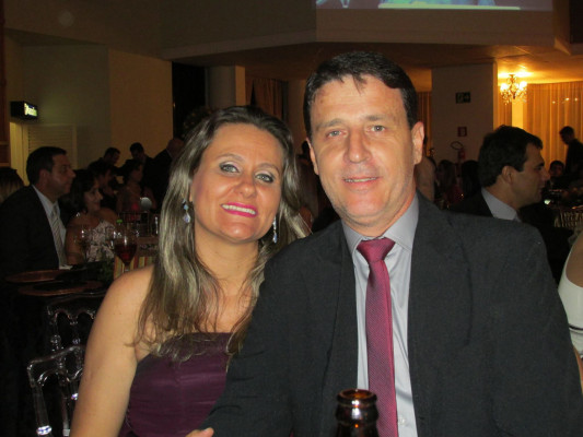 Marcio Marques, dia 2, acompanhado da esposa Patrícia  