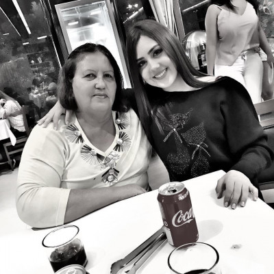 Marilúcia de Lima completará seus 53 anos no dia 27 com sua neta Thays Manuella 