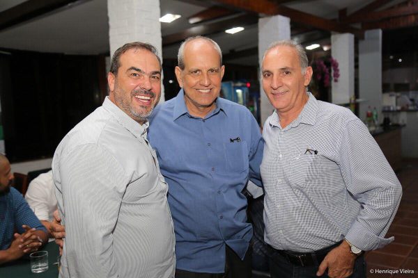 Sílvio Presley, Maurinho Cunha e Tubertino Sena em noite de lançamento da Fenicafé 2019. Crédito: Henrique Vieira