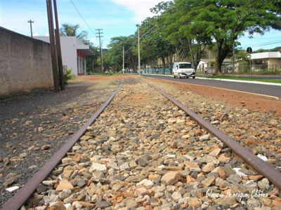 Os materiais recolhidos dos trilhos deverão ser reutilizados para construção e reformas de pontes e mata-burros **Divulgação  