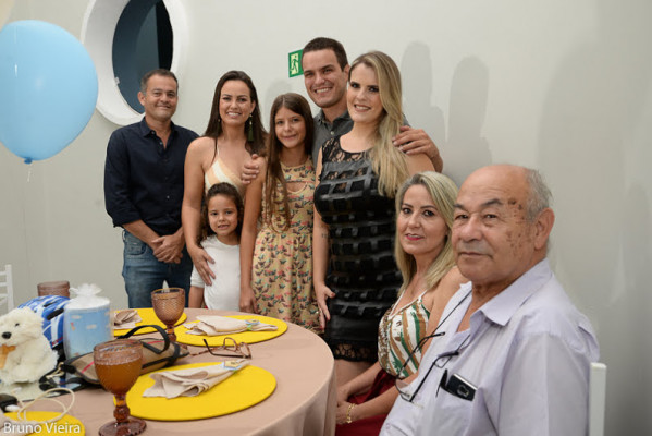 Vindos de Luziânia, avós paternos Ilma e Gaspar, a tia /dinda Diany e primas