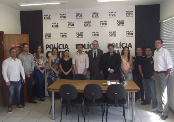 Novo chefe do 9º Departamento de Polícia Civil em visita ontem à 4ª Delegacia Regional