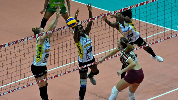 Praia Clube despachou o Fluminense com duas vitórias ** Divulgação 