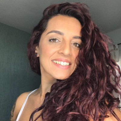 Ontem, dia 6, Celina Borges Santos comemorou a chegada de mais uma primavera. A maquiadora, designer de sobrancelhas e estudante de Psicologia recebe os parabéns da coluna e o desejo de muita saúde e sucesso! 