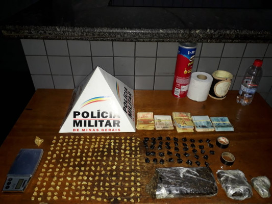 Mais de 350 pedras de crack foram apreendidas 