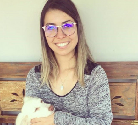 “Por ser mulher, gostaria de ganhar respeito. Quero este respeito com menos assédio, para poder entrar nos lugares sem ser um símbolo da sexualidade. Acho que ser atraente e ter uma figura feminina, é uma coisa, mas ser este símbolo para a sociedade é um peso muito grande. Desejo respeito para trabalhar e que eu não venha perder a minha credibilidade e por ser suave ao falar, eu pareça não ter firmeza nas minhas decisões. Quero respeito neste sentido, respeito a minha individualidade. A gente é julgada por ser baixa, ser gorda e eu quero poder andar na rua e trabalhar sem ser assediada ou discriminada pela minha figura feminina”. Wanessa Lackmann, estudante de arquitetura e urbanismo  