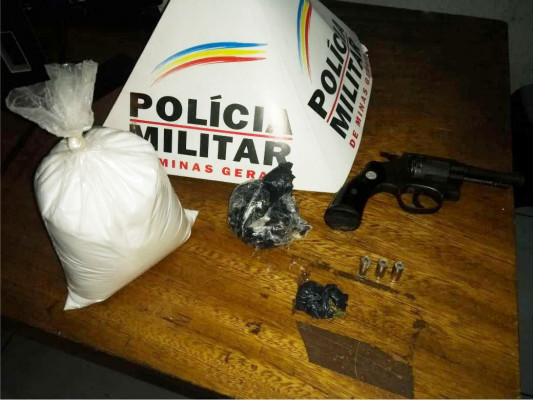 Materiais foram apreendidos na noite dessa quarta-feira