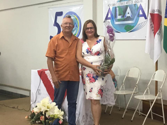 Homenageando a esposa Laudelina, carinhosamente chamada por ele de LAU!