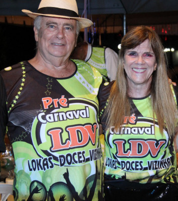 Anfitriões recebendo os habituèes da maior festa popular de terra brazilis!!!