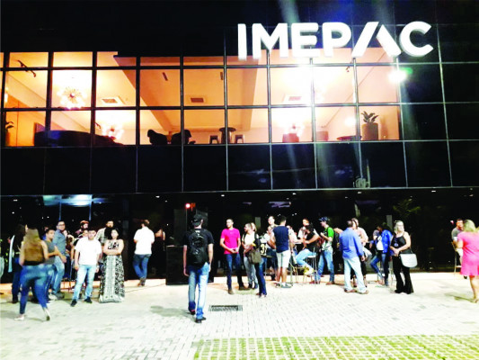 Profissionais e alunos do Imepac, e comunidade em geral, participaram do evento