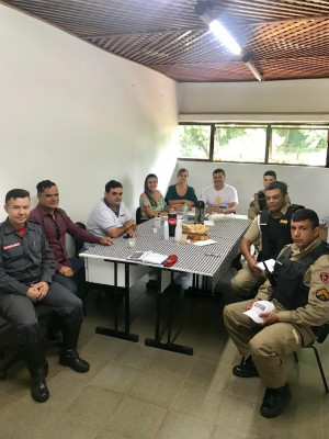 Representantes da prefeitura, Polícia Militar, Grupamento de Trânsito Rodoviário e Corpo de Bombeiros se reuniram para firmar parceria