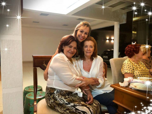 A anfitriã Anara, Nair Cardoso Tomé e Sra. Philomena Vam Breda.