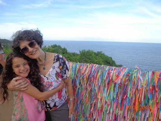 Amariles Alves do Nascimento aniversariante do dia 19 na foto com sua neta Olivia Alves do Nascimento Chaves  