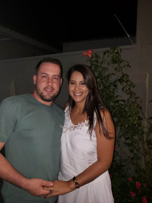 Daniel Coelho Carvalho aniversariante do dia 14 na foto com sua esposa Michele