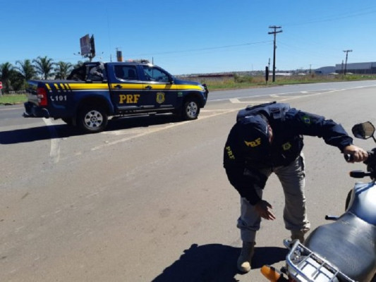 Motocicleta apreendida ** PRF 