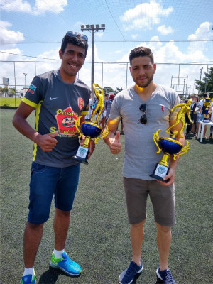 Pallony, goleiro menos vazado, e Rafael Magrelo, artilheiro da competição, ambos da Casa do Sanduíche/Sal e Brasa
