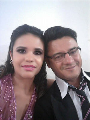 Laís Helena Gontijo, aniversariante do dia 28 de abril, com o esposo Juvêncio Izidoro de Sousa 