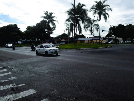 Local foi escolhido por se tratar de uma avenida onde o fluxo de veículos pesados é grande