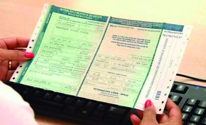 Condutores que não portarem registros atualizados sofrerão penalidades