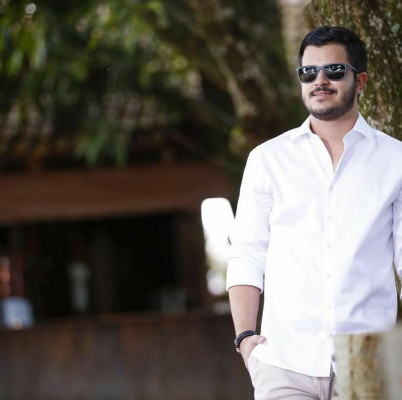 Estudante do Curso de Medicina do Imepac - João Paulo Pelegrini, canta parabéns hoje, 15. Feliz aniversário!