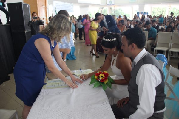 65 casais puderam selar o relacionamento através da conversão de união estável em casamento na cerimônia desta quinta-feira