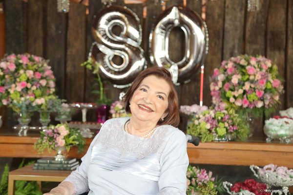 Querida Marlene Maia Guimarães completa hoje, 22, a benção dos seus 80 anos de vida. Com linda festa armada no Rancho Oliveira no dia 11, o clã Maia/Guimarães celebrou as oito décadas de sabedoria e amor da amada matriarca. Créditos: Henrique Vieira