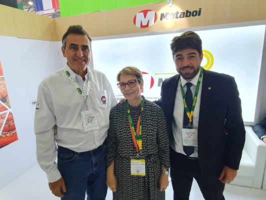 Deputado Zé Vitor e a Ministra da Agricultura Tereza Cristina na China