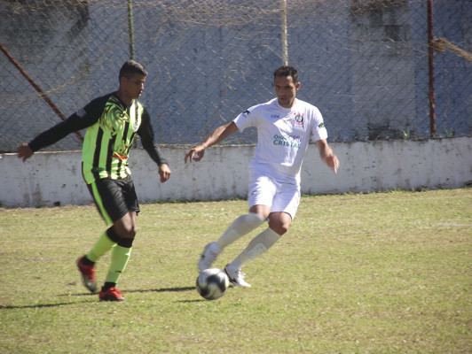 Habilidoso e oportunista Mãozinha comandou a goleada atleticana