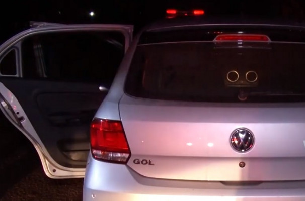 Autores cometeram o crime num VW/Gol roubado ** Divulgação